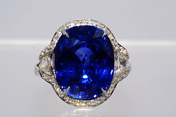 13.75Ct AGL Cert Tiffany & Co. Natural Sapphire & Diamond Platinum Ring