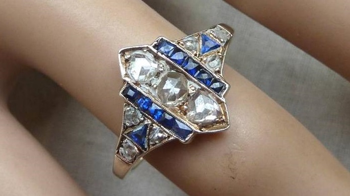 Gorgeous 18ct gold art deco sapphire and 1.15ct diamond ring