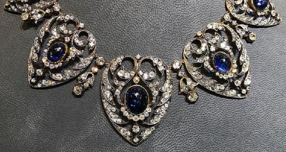 A superb Victorian cabochon sapphire and old cut diamond necklace 