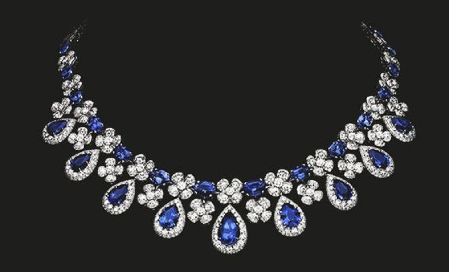 Magnificent diamond and sapphire necklace reflecting the beauty of nature. Sapphires 59.40 cts Diamonds 25.56 cts 