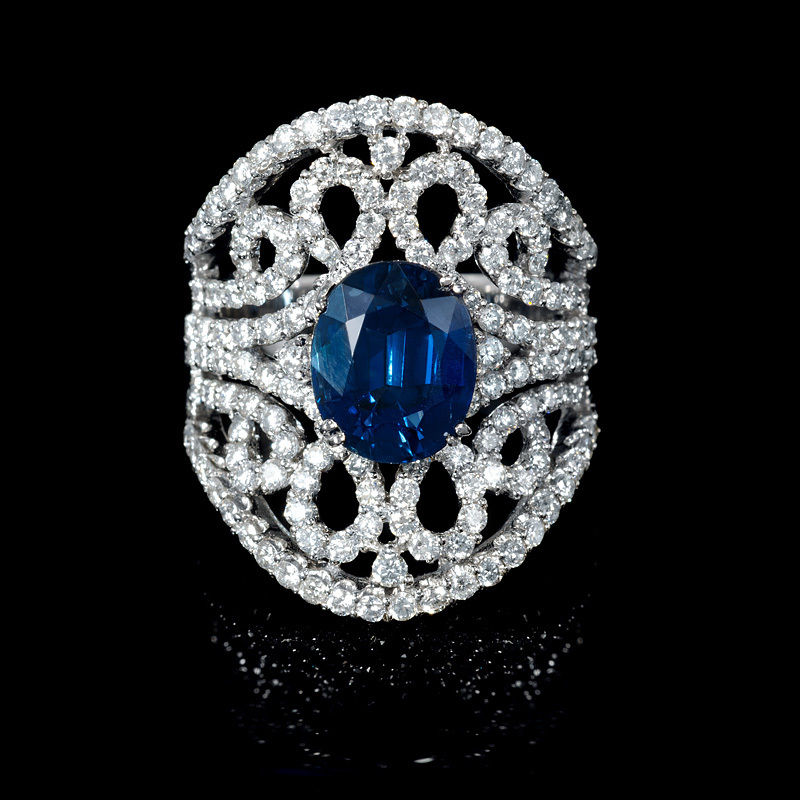 An Exquisite 18K White Gold Sapphire and Diamond Ring