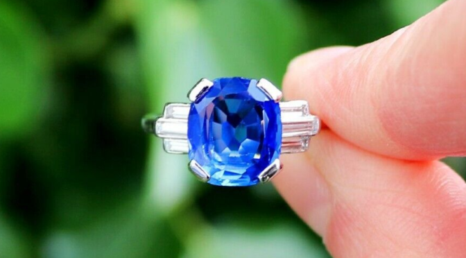 <strong>3.06Ct Ceylon Sapphire and 0.60Ct Diamond Platinum Art Deco Dress Ring</strong>